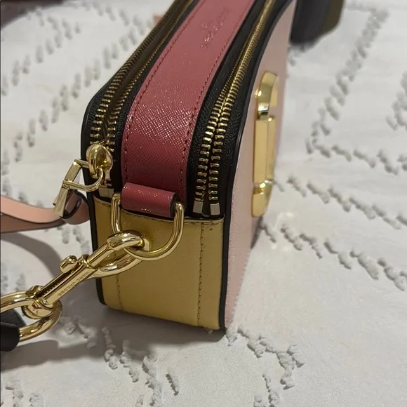 Marc Jacobs Pink and Gold Crossbody Bag with Gold Accents - Picture 5 of 10